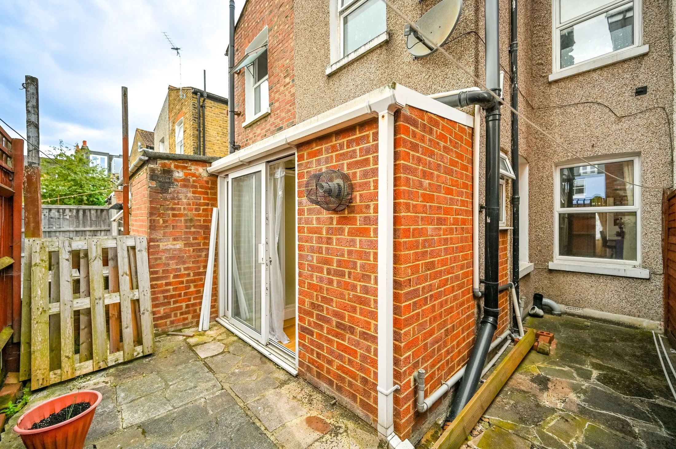 Flat Rostella Road in Greater London