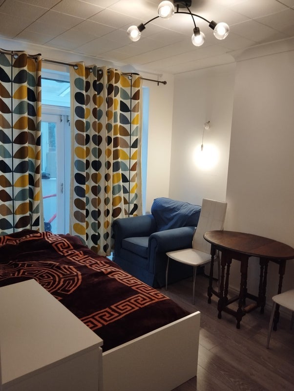 Room Commonwealth Way in Greater London