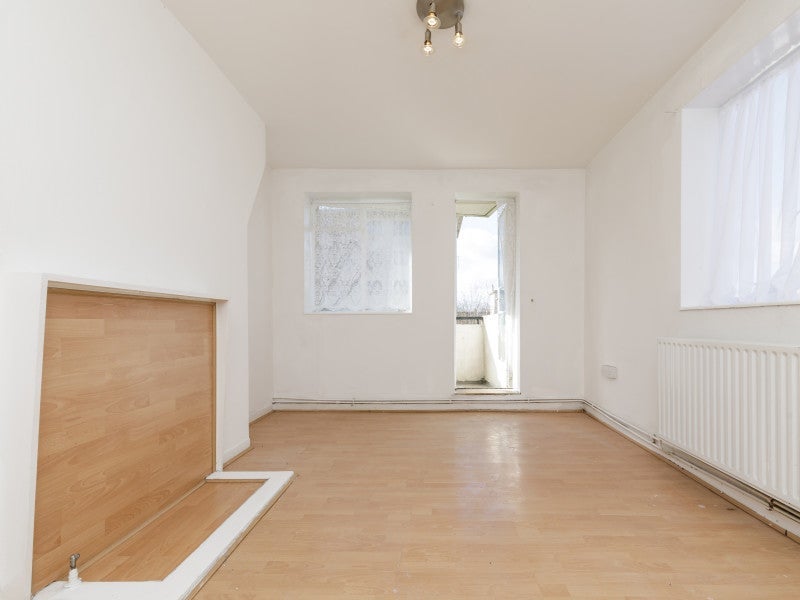 Room Headlam Road in Greater London