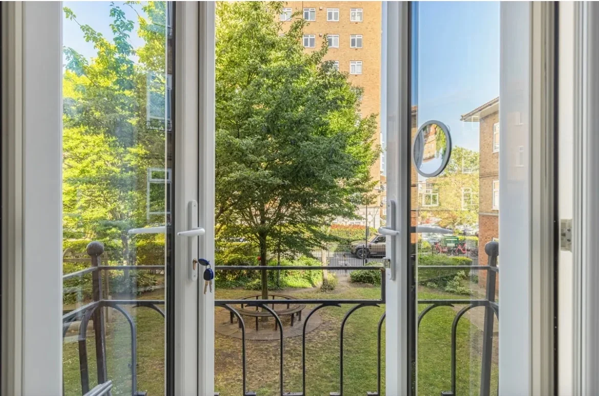 Flat Abbey Close in Greater London