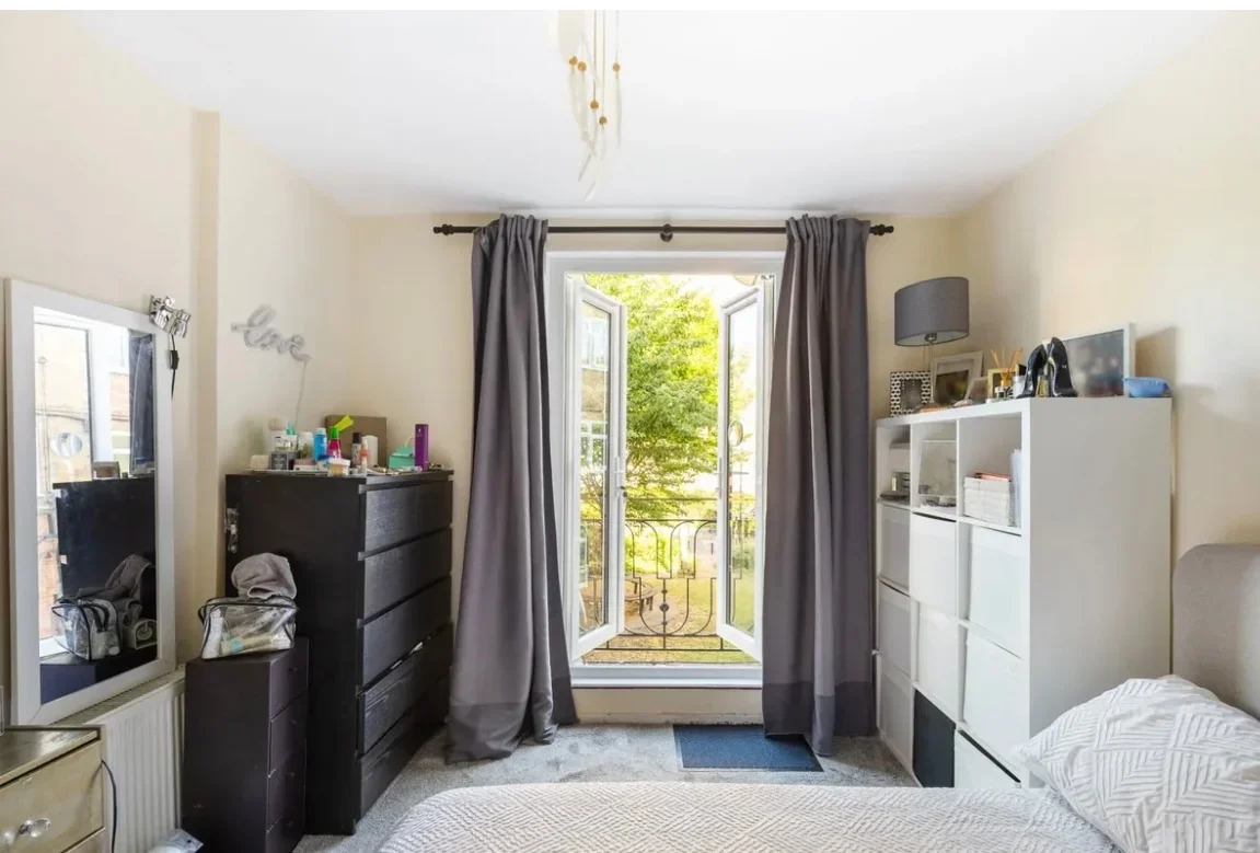 Flat Abbey Close in Greater London