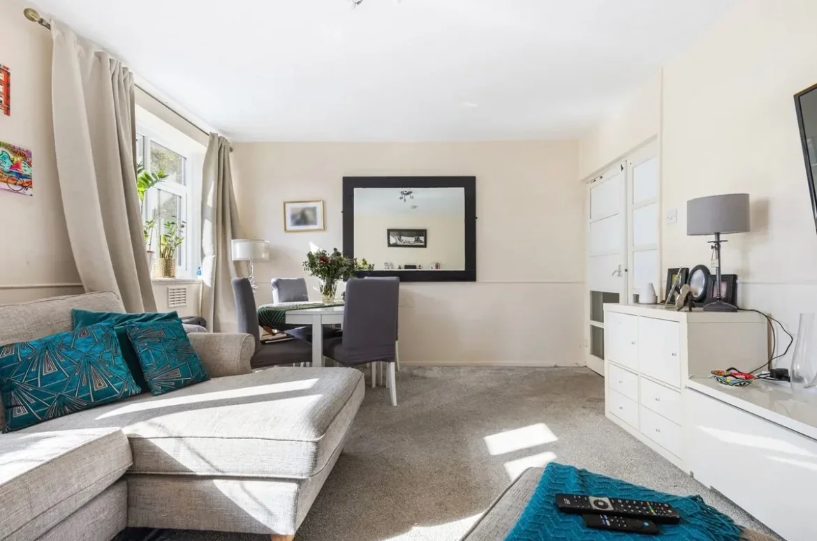 Flat Abbey Close in Greater London