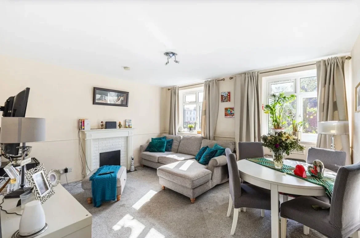 Flat Abbey Close in Greater London