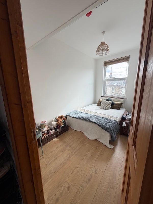 Room Essex Road in Greater London