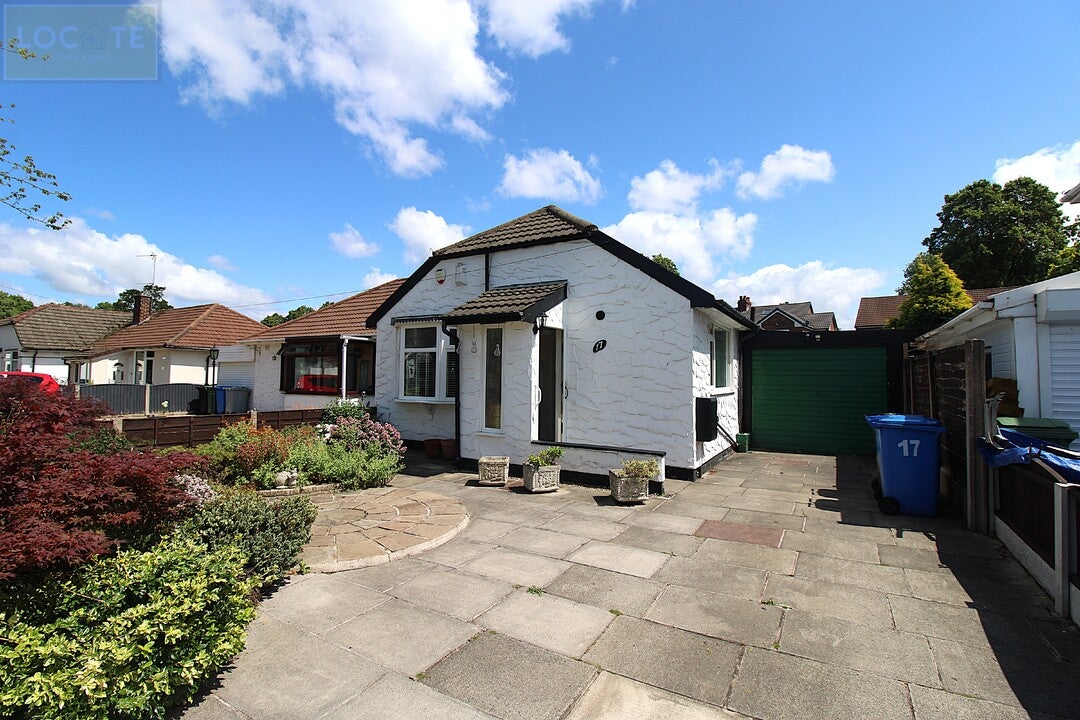 House Kingston Drive in Trafford
