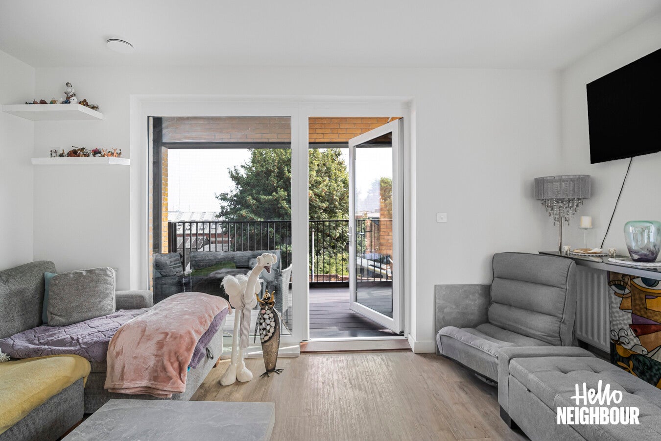 Flat Bowen Drive in Greater London