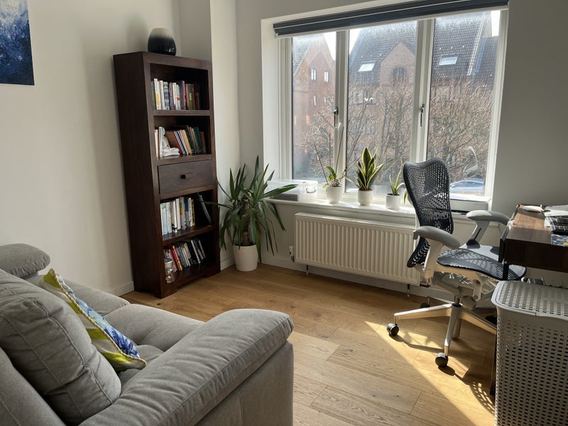 Room Amsterdam Road in Greater London