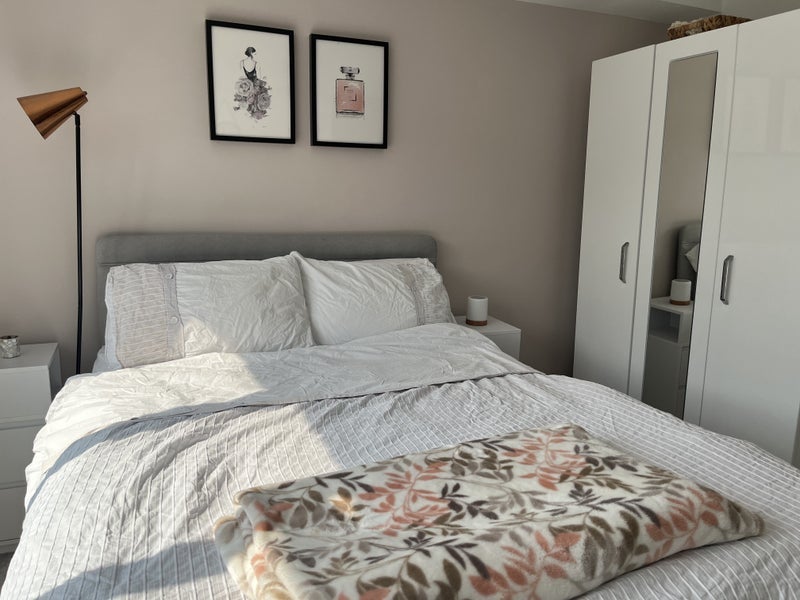 Room Amsterdam Road in Greater London