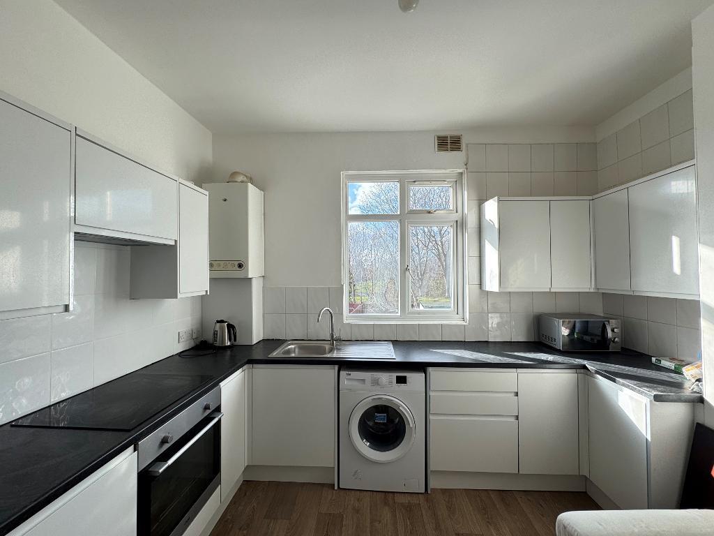 Flat Glengall Road in Greater London