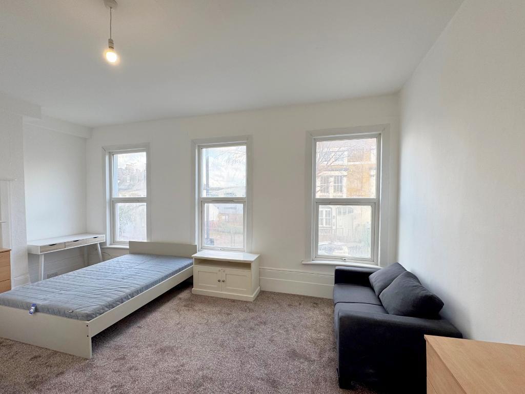Flat Glengall Road in Greater London