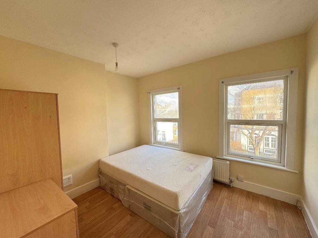 Flat Glengall Road in Greater London