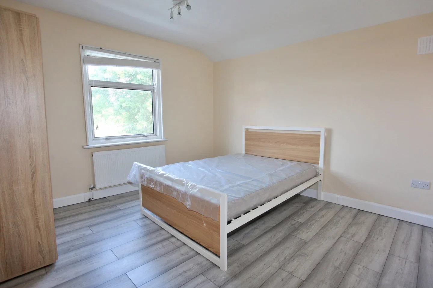 Flat Edward Road in Greater London