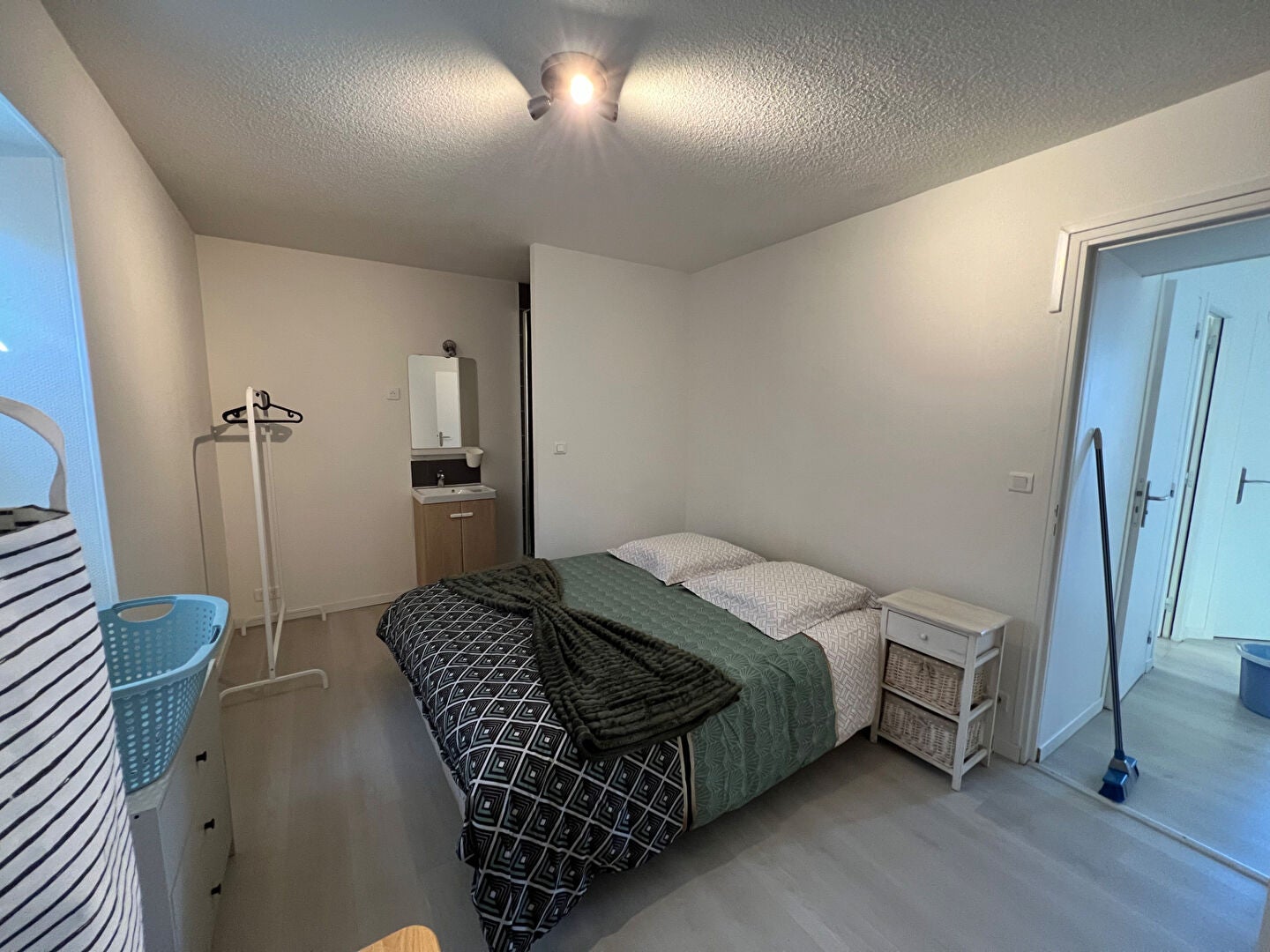 Room Rue des Filles in Coulanges-lès-Nevers