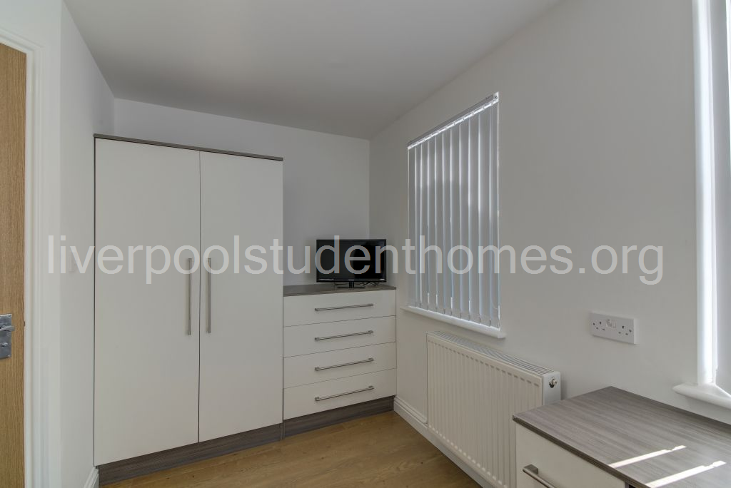 Room Shaw Street in Liverpool