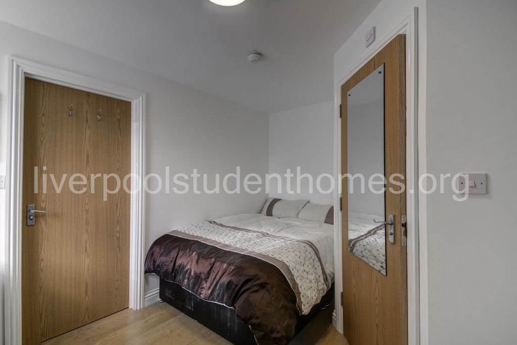 Room Shaw Street in Liverpool
