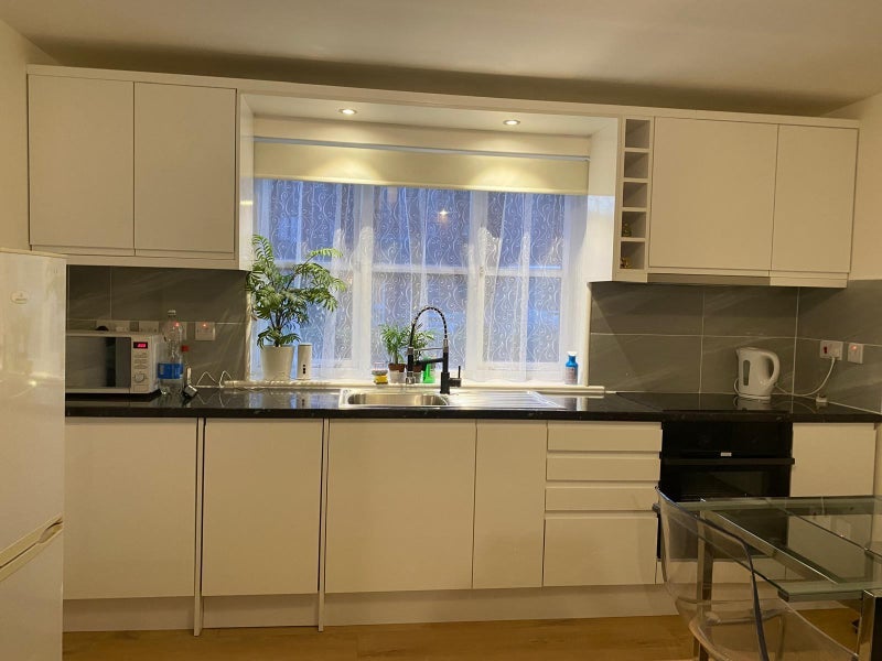 Room Harlinger Street in Greater London