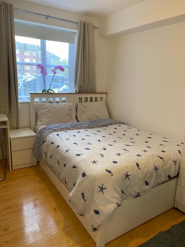 Room Harlinger Street in Greater London