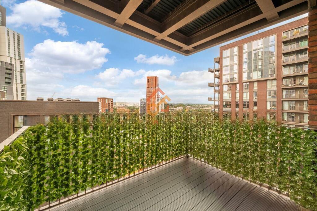 Flat Viaduct Gardens in Greater London