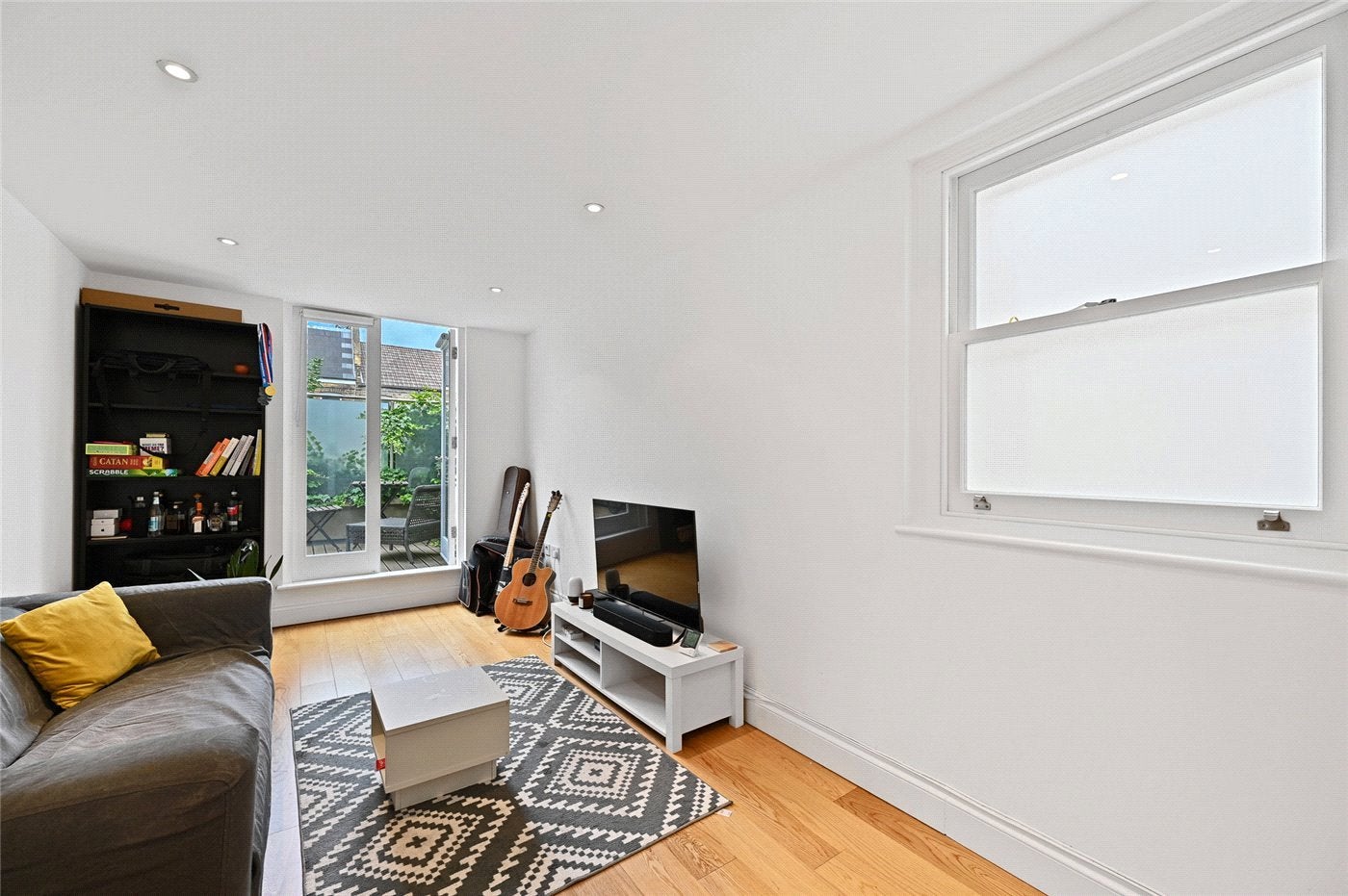 Flat Percy Road in Greater London
