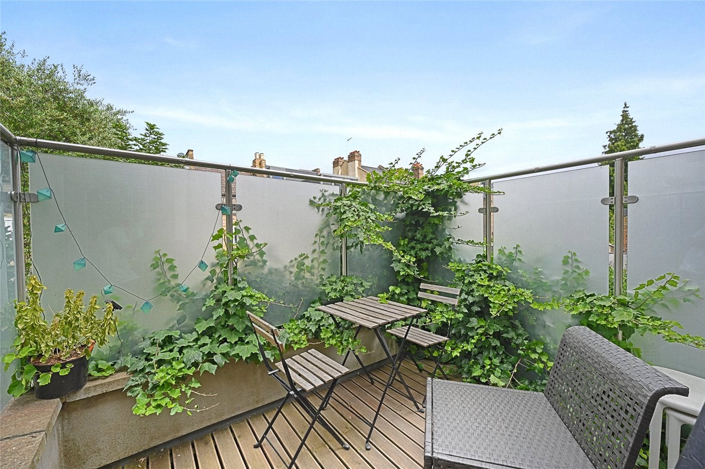 Flat Percy Road in Greater London