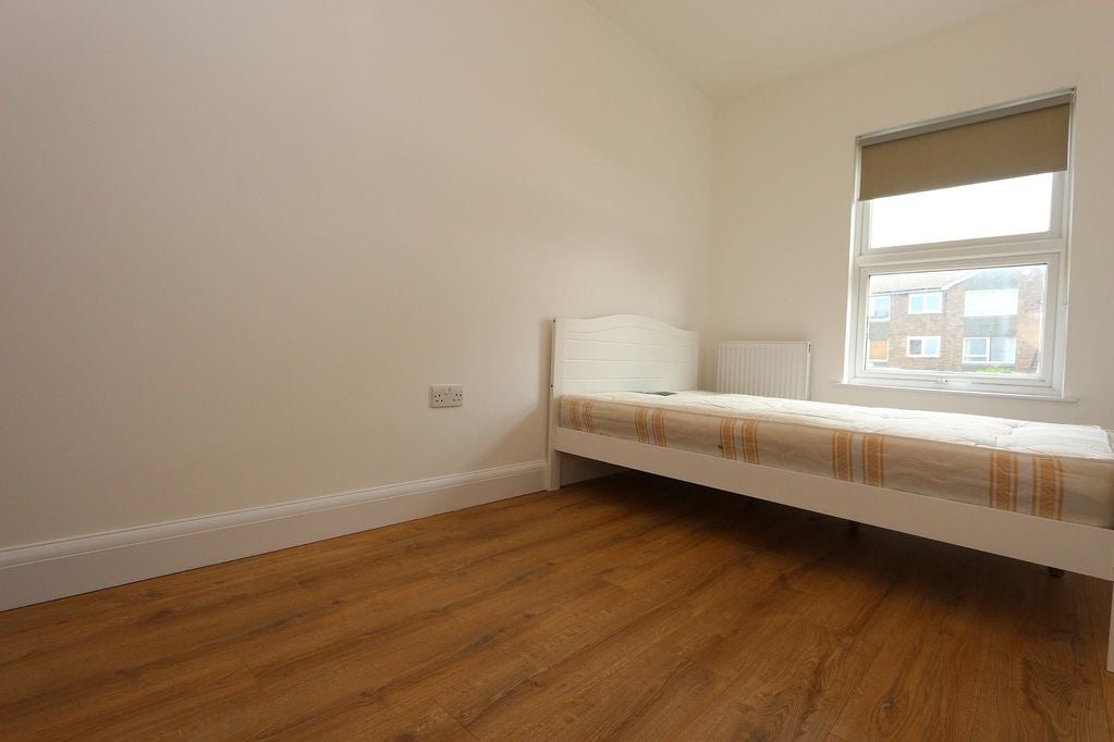 Room Hertford Road in Greater London