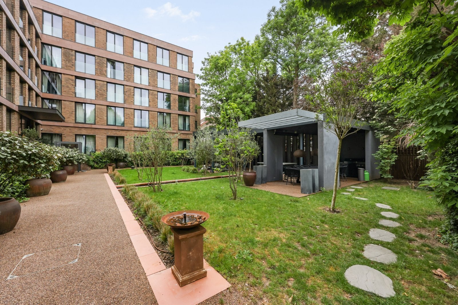 Flat Willesden Lane in Greater London