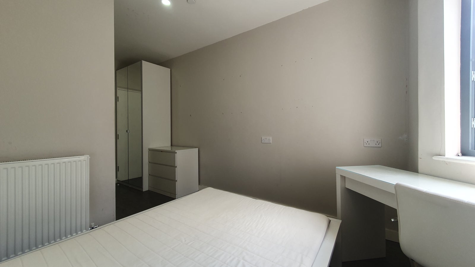 Room Castle Lane in Cardiff