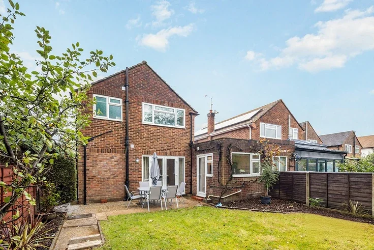 House Five Oaks Close in Woking
