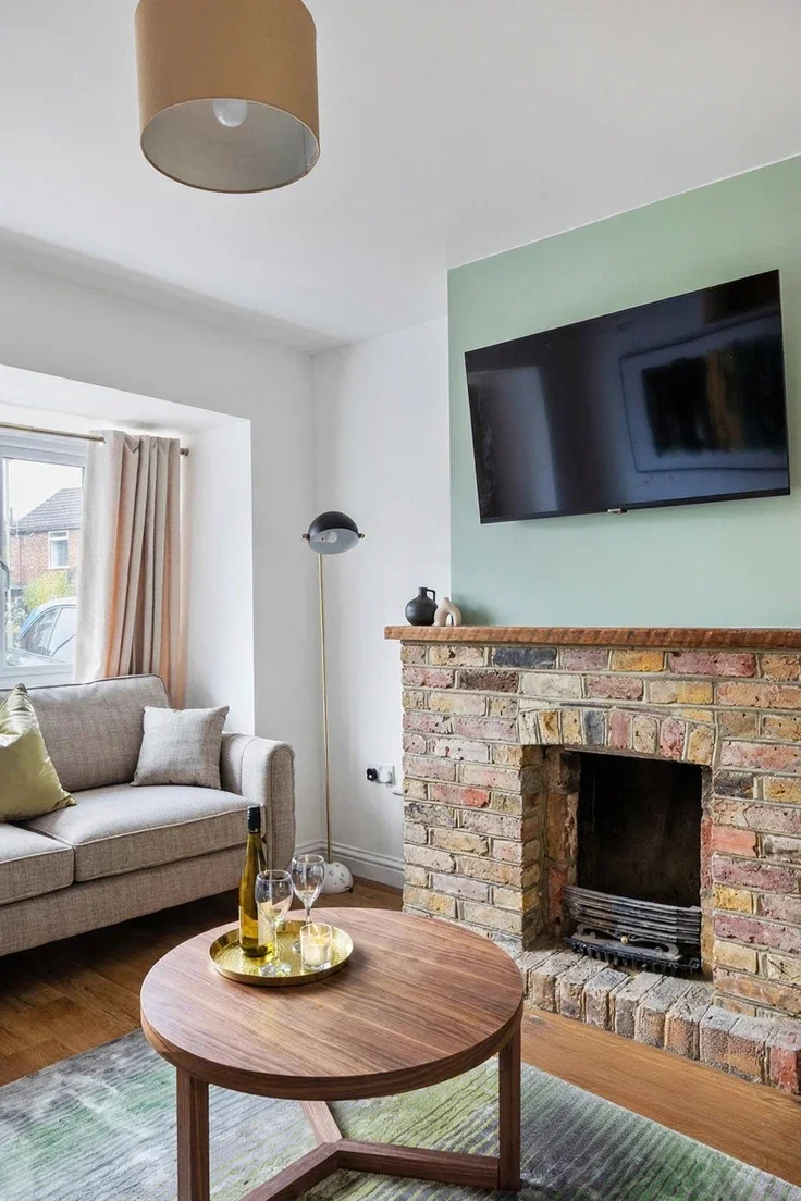 House Five Oaks Close in Woking