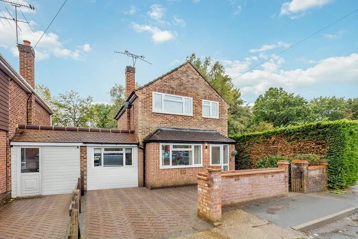 House Five Oaks Close in Woking