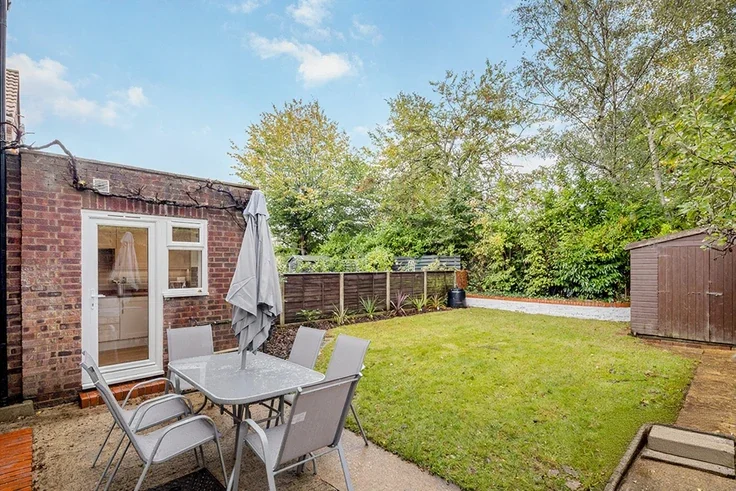 House Five Oaks Close in Woking
