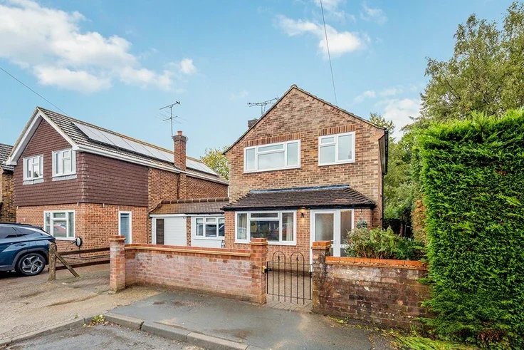 House Five Oaks Close in Woking
