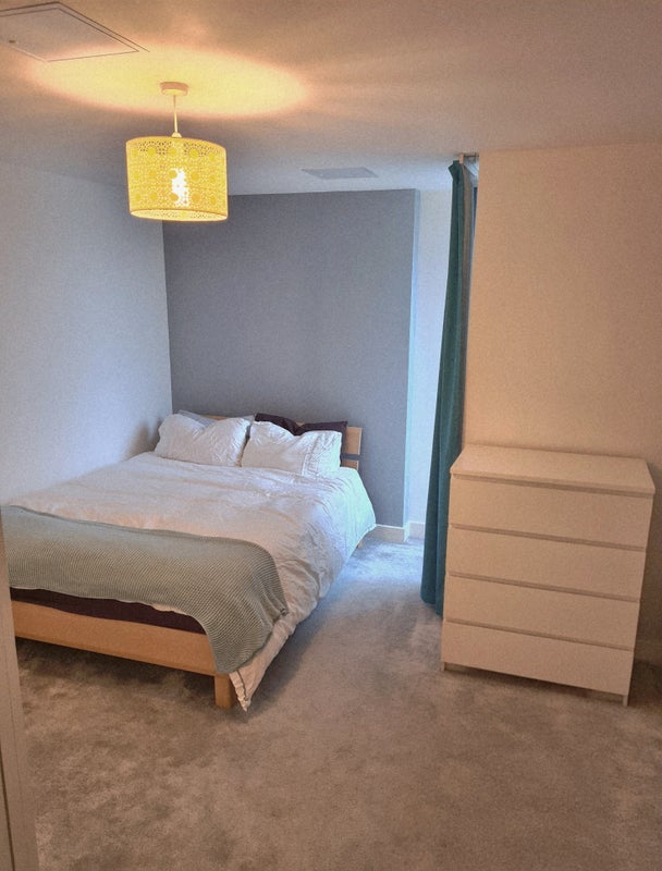Flat Isaac Way in Greater London
