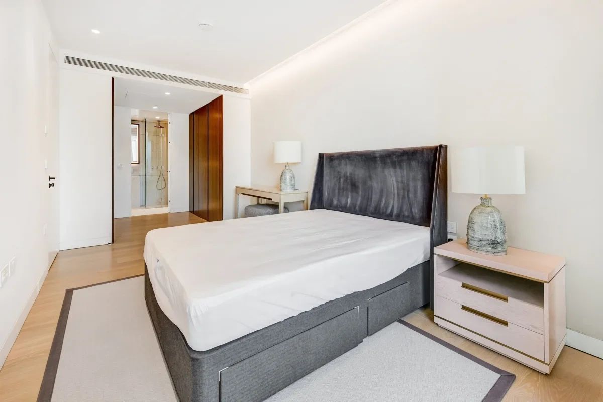 Flat Spenser Street in City of Westminster
