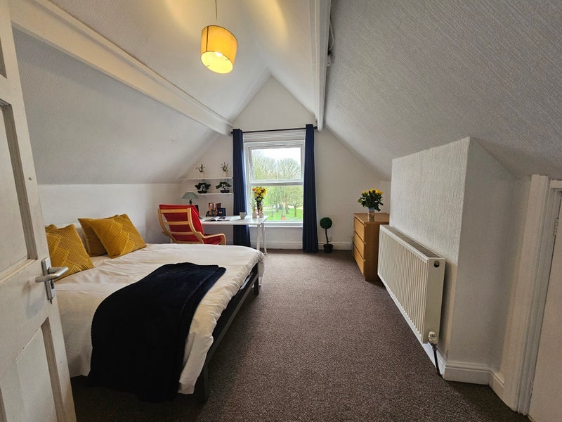 Room Shirley Road in Stoke-on-Trent