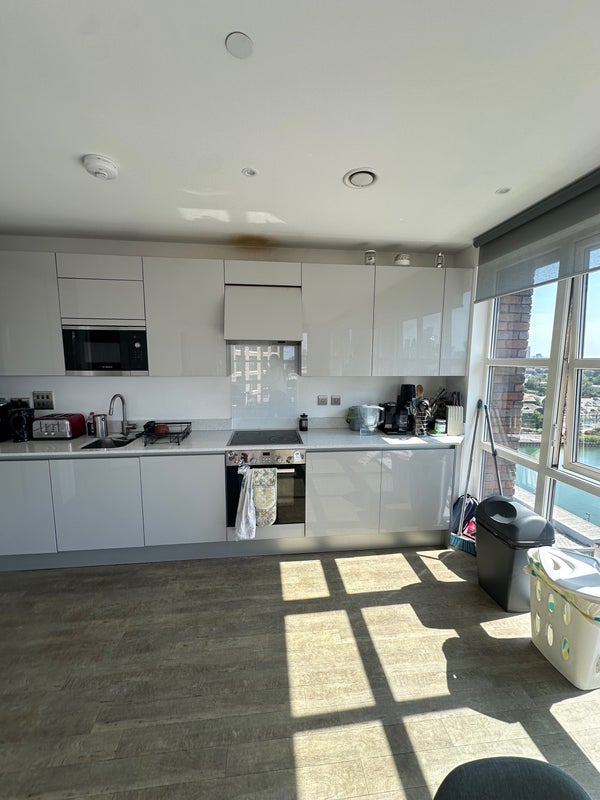 Room Surrey Quays Road in Greater London