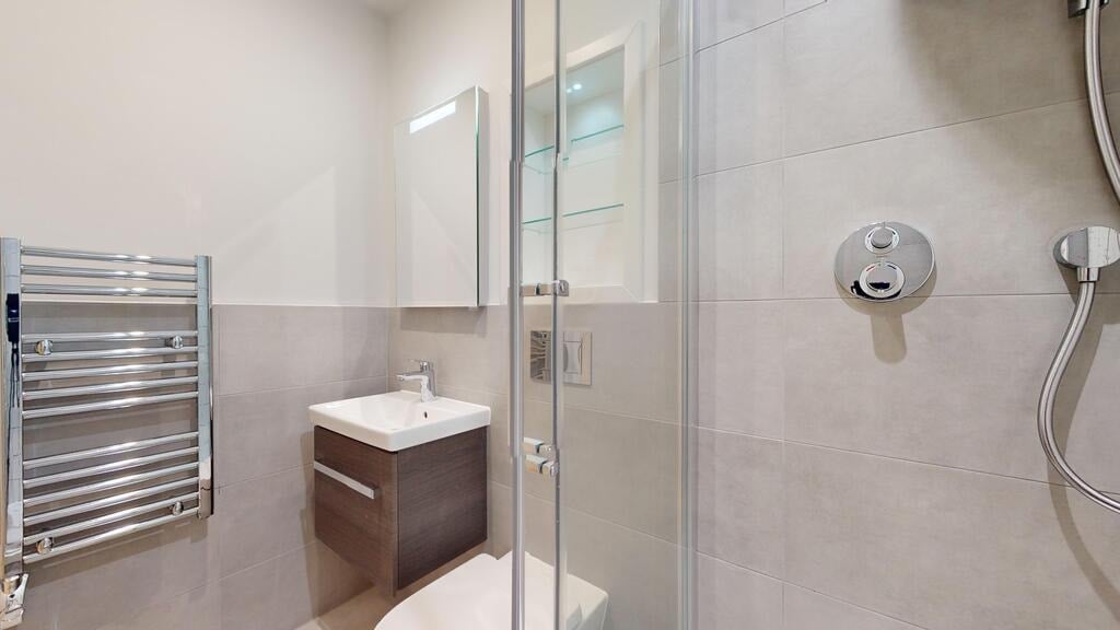 Flat Beverley Way in Greater London
