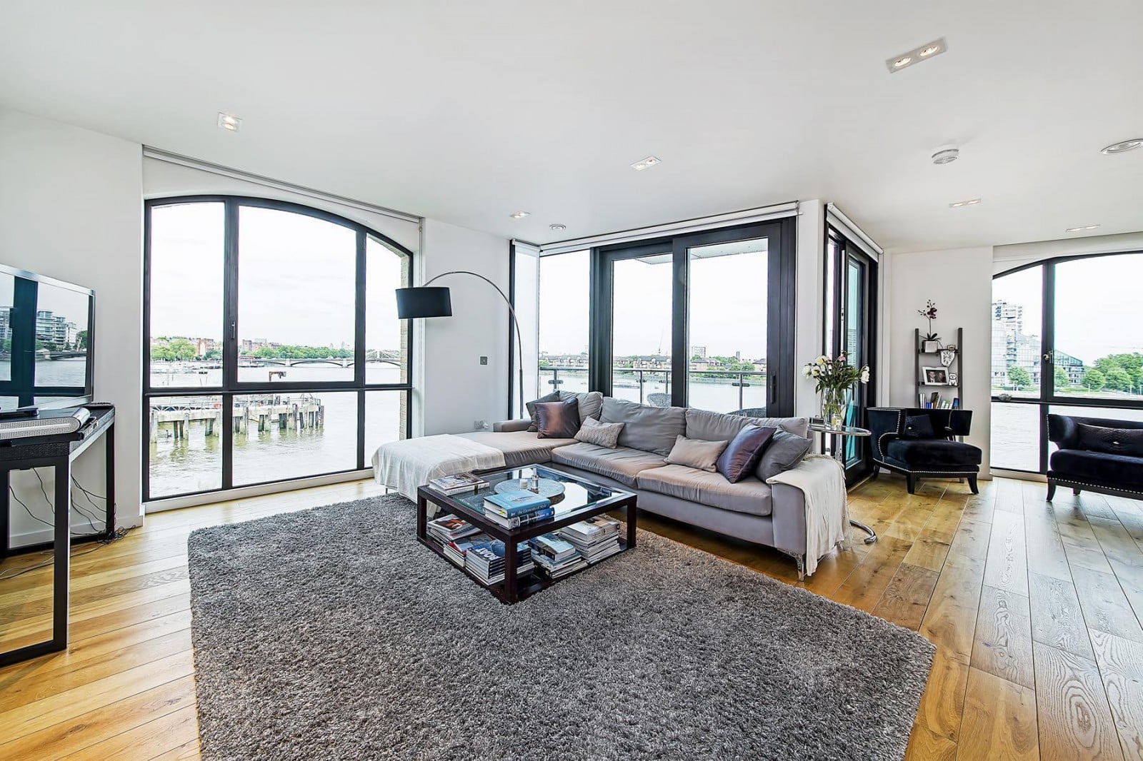Flat Lots Road in Greater London
