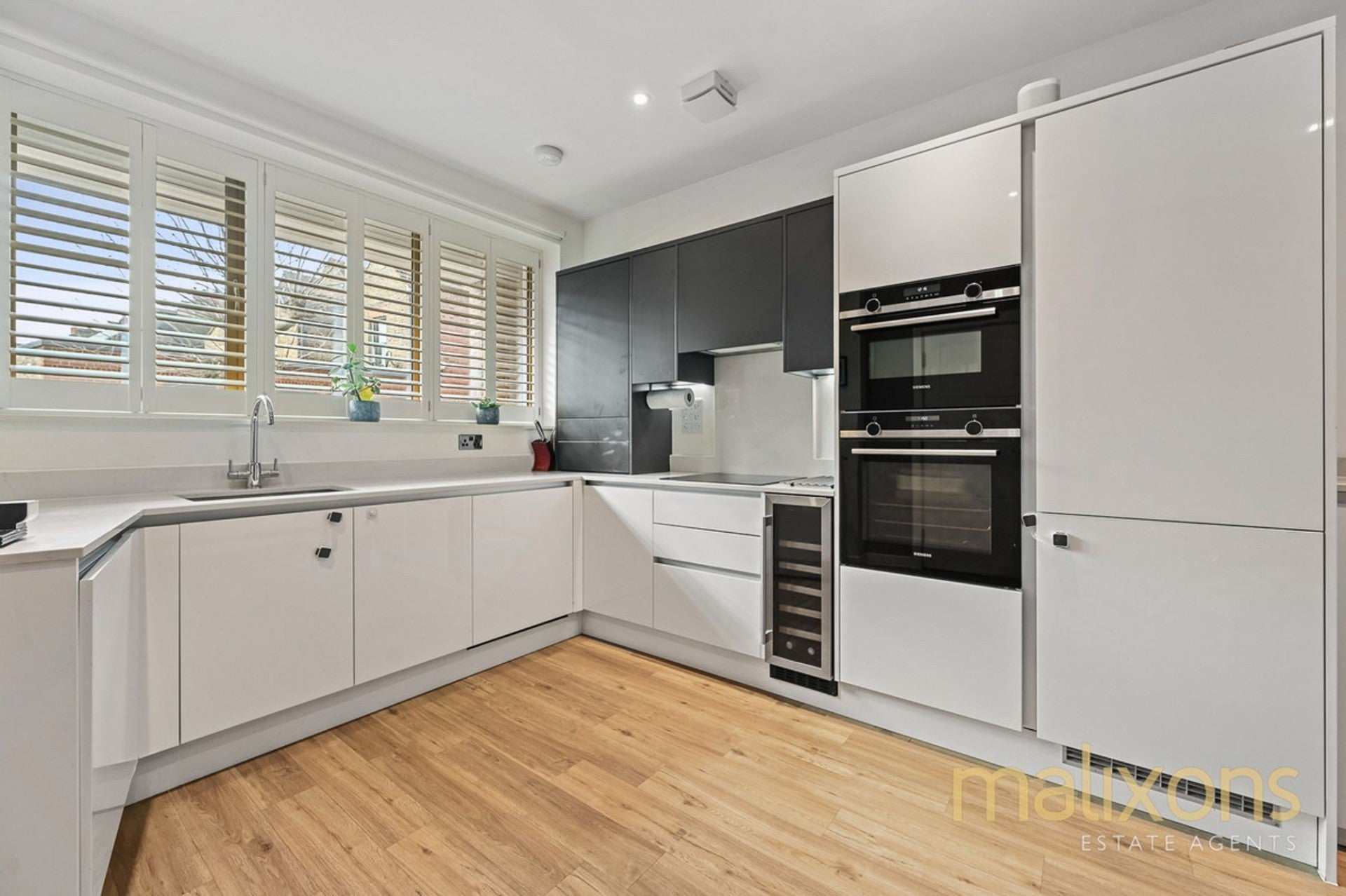 Flat Caithness Road in Greater London