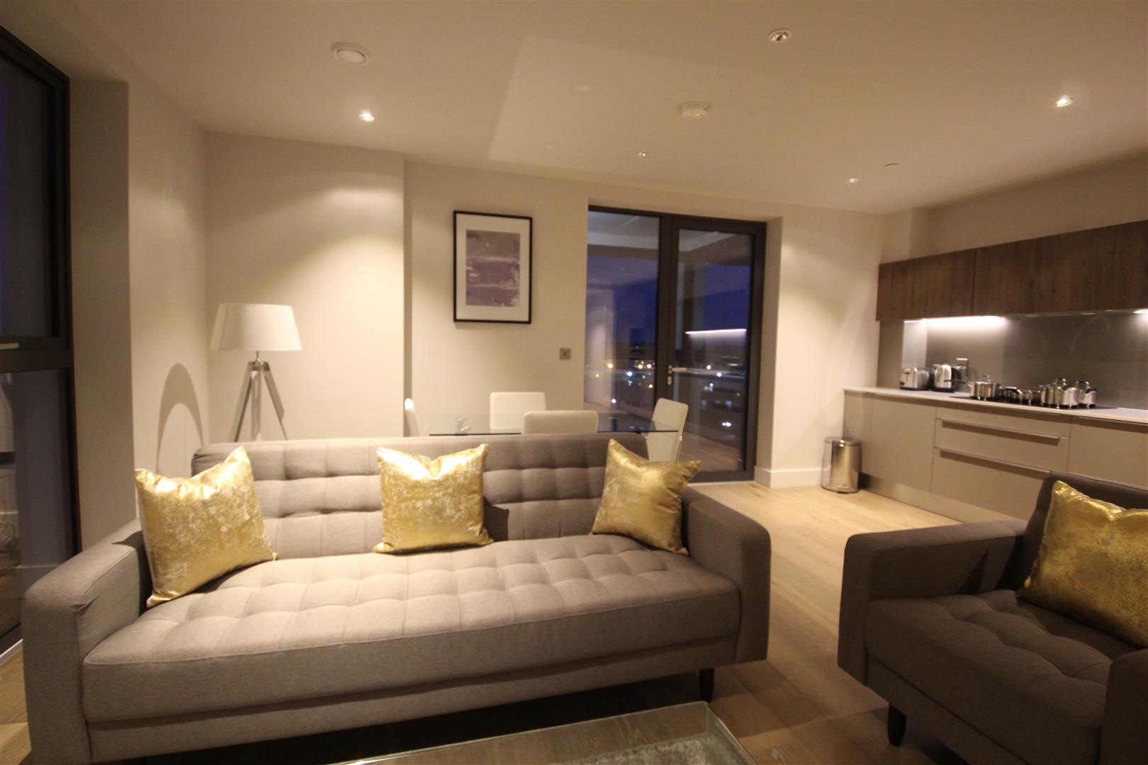 Flat St Joseph's Street in Greater London