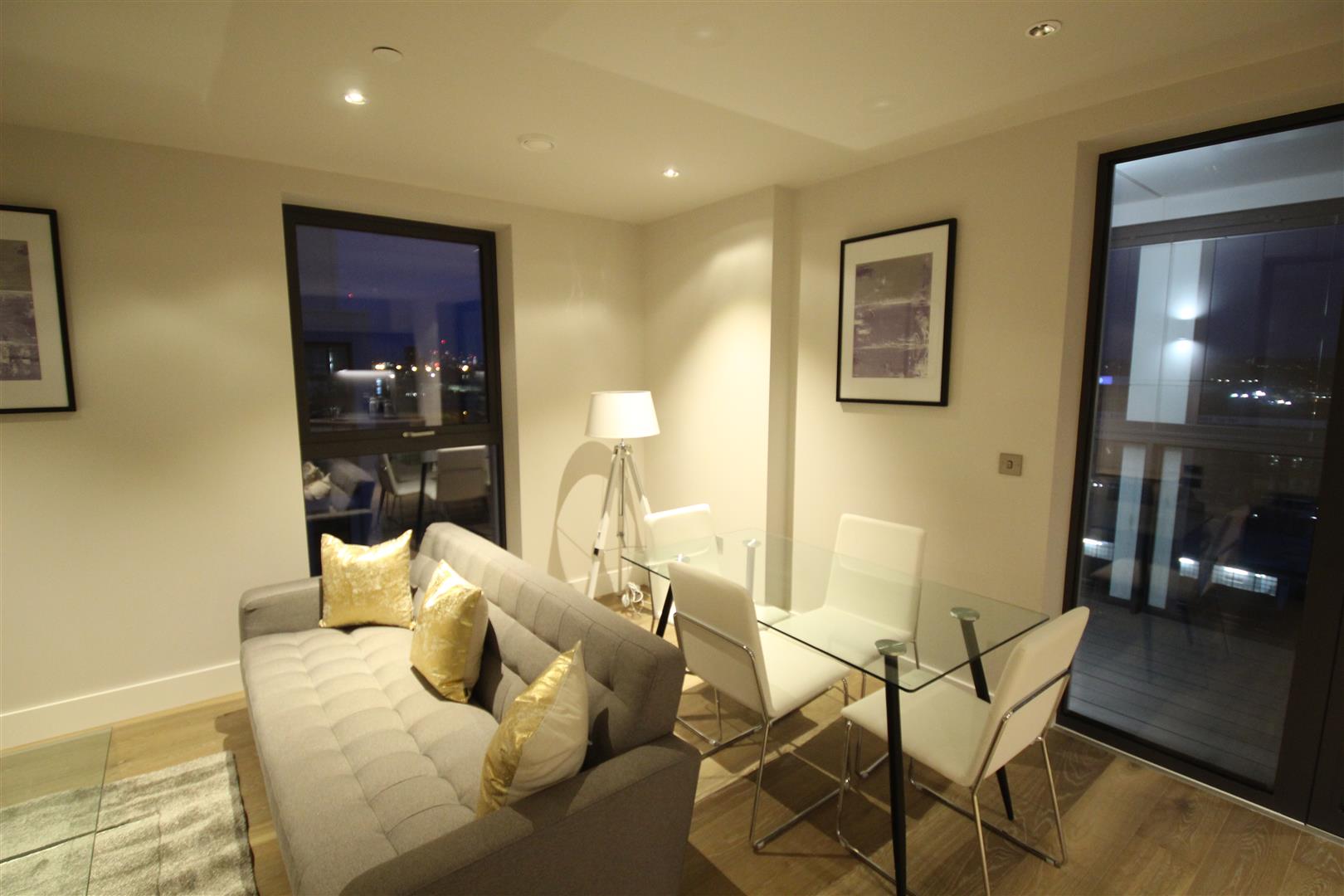 Flat St Joseph's Street in Greater London