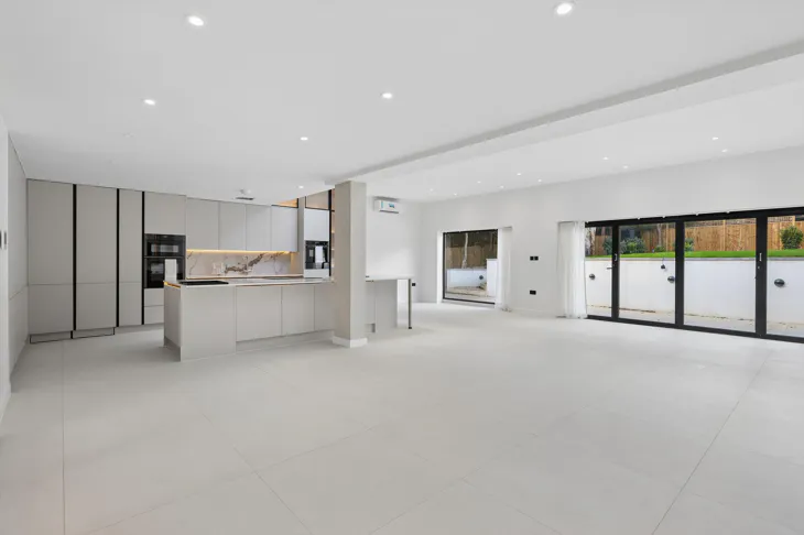 House Woodpecker Close in Elmbridge