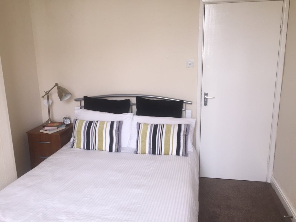 Room Wellington Villas in Nottingham