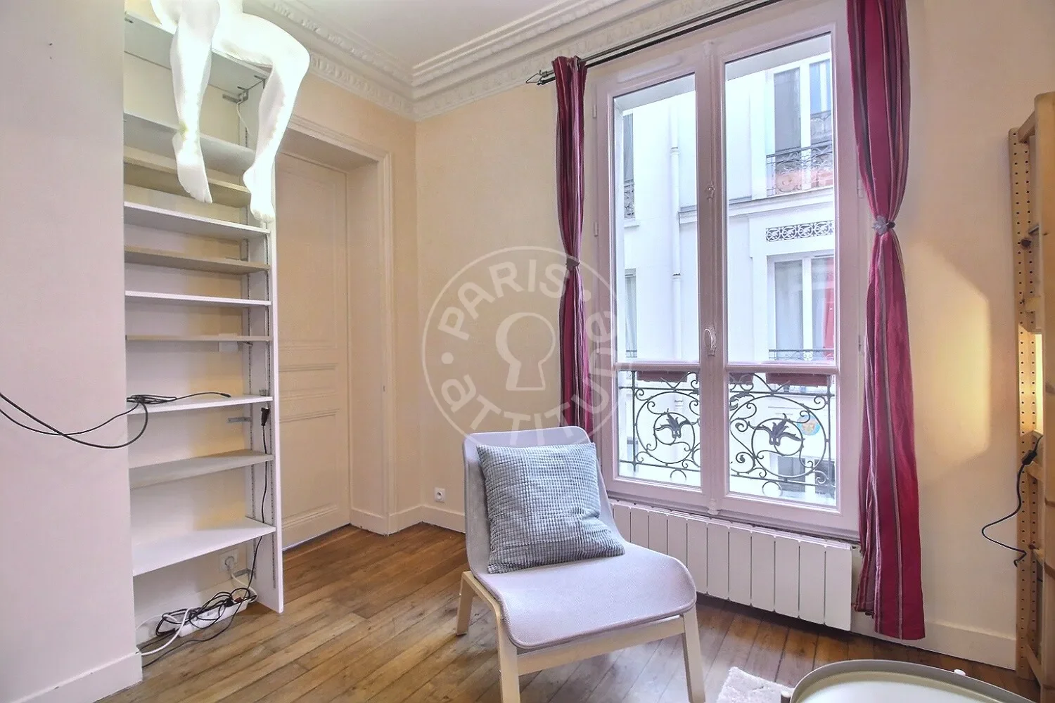 Flat Rue Baron in Paris