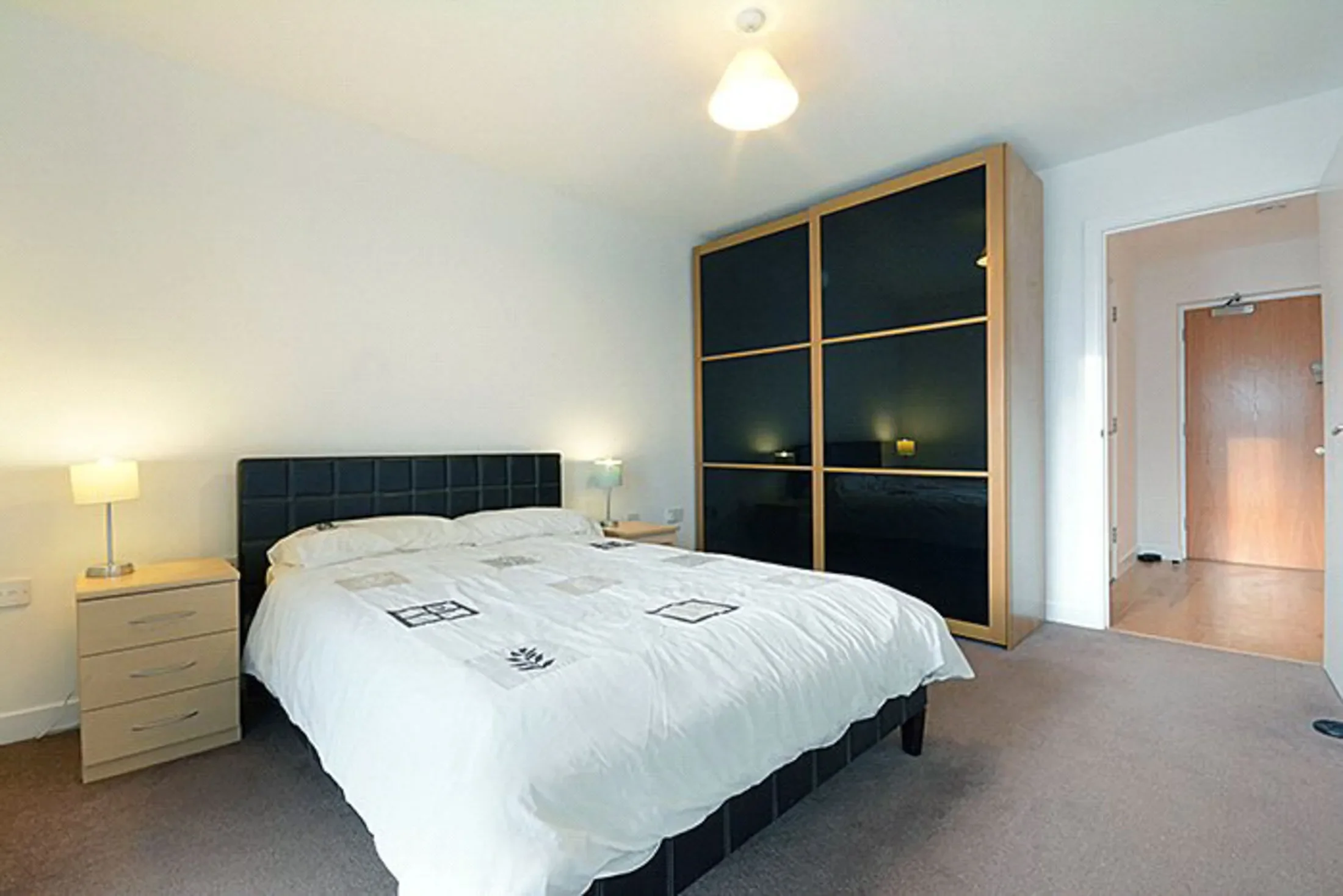 Flat Crampton Street in Greater London