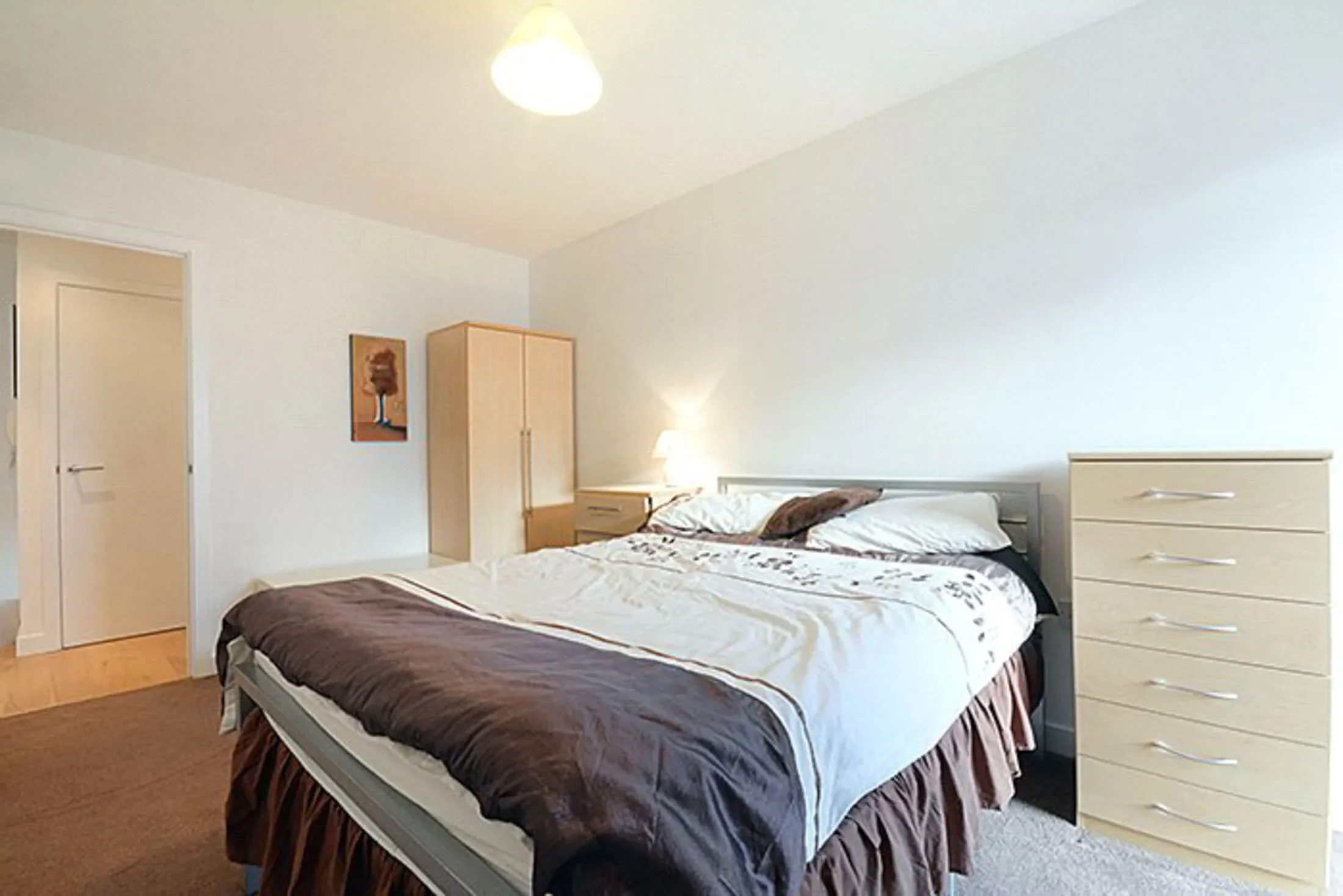 Flat Crampton Street in Greater London