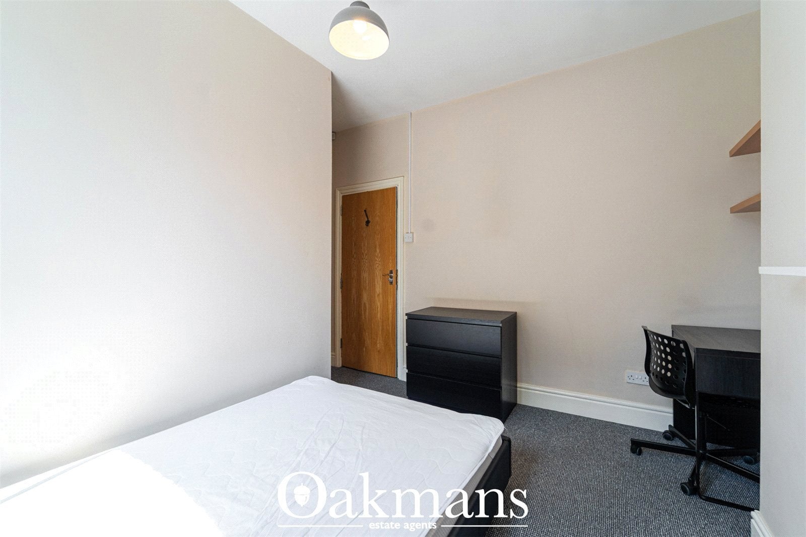 Room Heeley Road in Birmingham