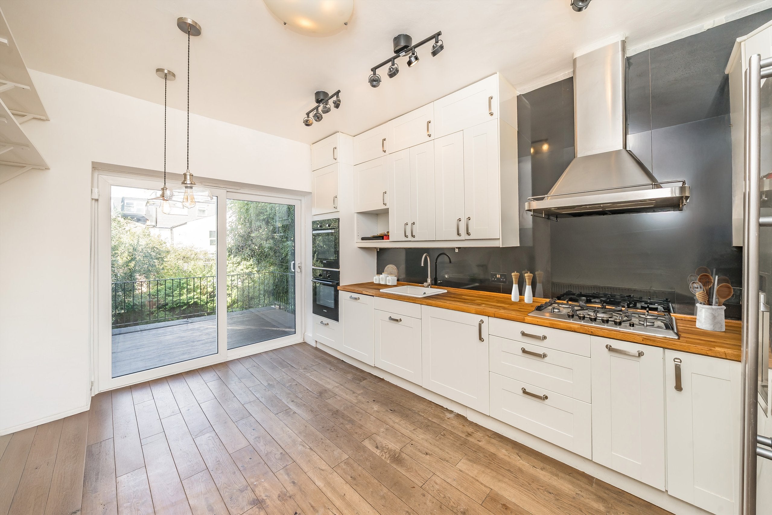 Flat Maldon Road in Greater London