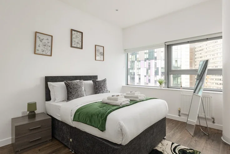 Flat Wellesley Road in Greater London