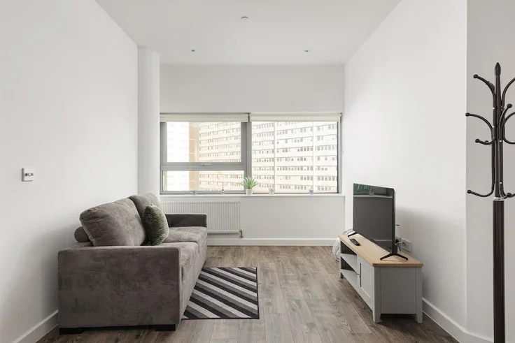 Flat Wellesley Road in Greater London